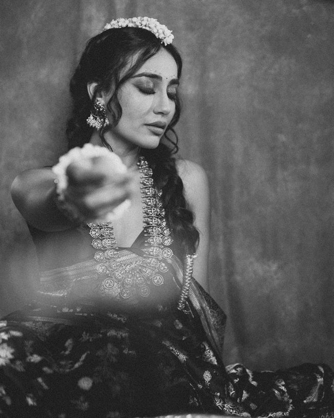 Surbhi Jyoti Lovely Vintage Looks In Black n White